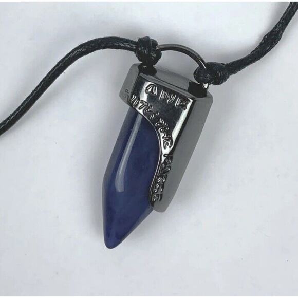Disney Parks Kyber Crystal Necklace Blue Star Wars Galaxys Edge‎ NEW - Picture 2 of 2